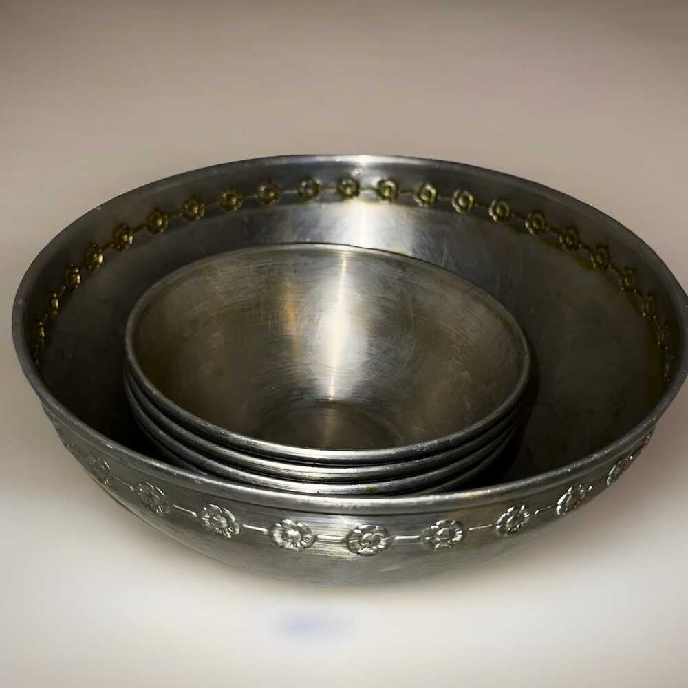 Vintage Aluminum Nesting Bowl Set Large Serving with 4 Small Mid Century Floral
